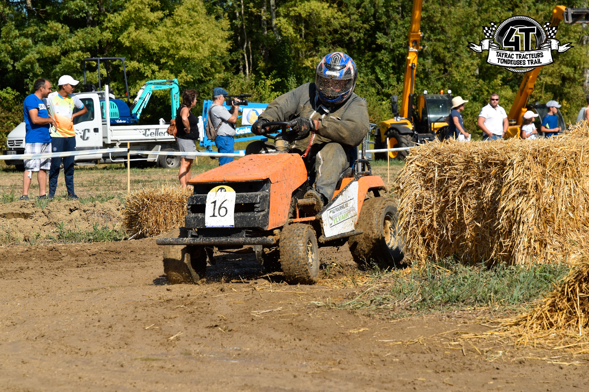 Ça va pétarader lors du 6e Tracteurs tondeuses cross de Tayrac 